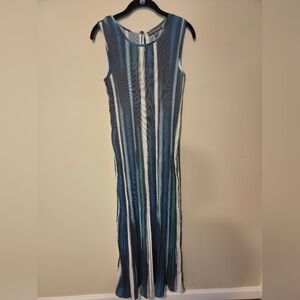 Kate & Mallory Sleeveless Pleated Maxi Dress With Keyhole Back Size M